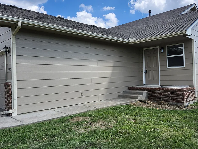 3360 N Governeour Cir — Photo 1