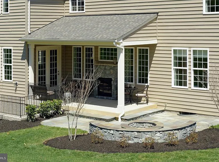 141 Coachman Cir — Photo 45