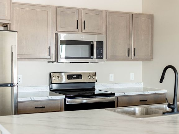 5th image of 1631 4th St NE #400
