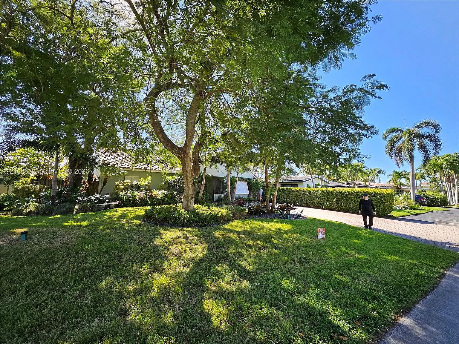 3 bed, 2.0 bath, 1845 sqft, $3,600 — Photo 1