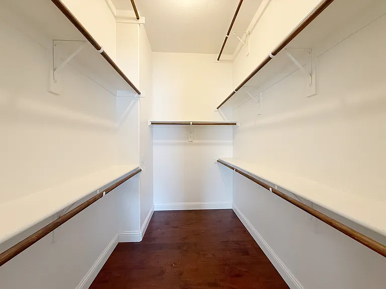 4303 Oak Bluff Dr — Photo 22