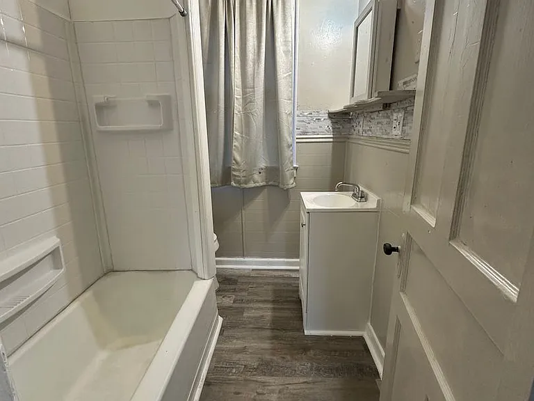 1942 S Park Ave — Photo 22