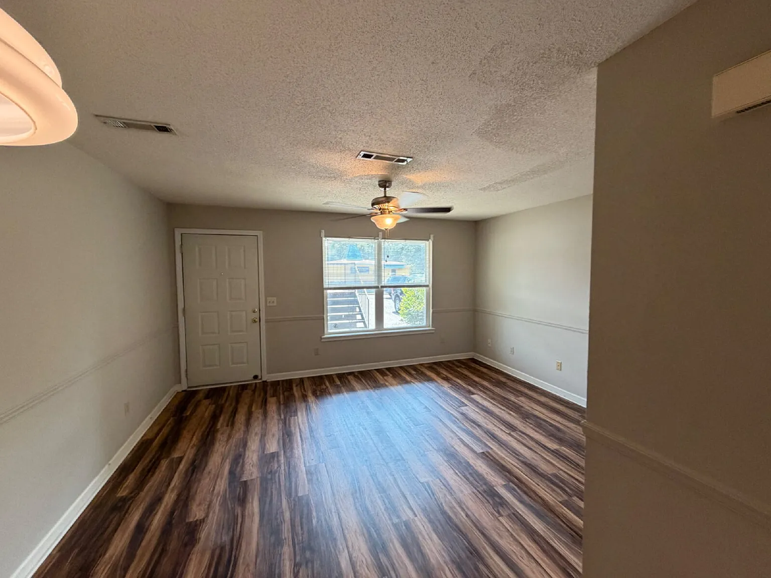 1 bed, 1.0 bath, $700 — Photo 2