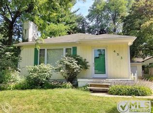 453 Gateway Dr, Waterford, MI 48328