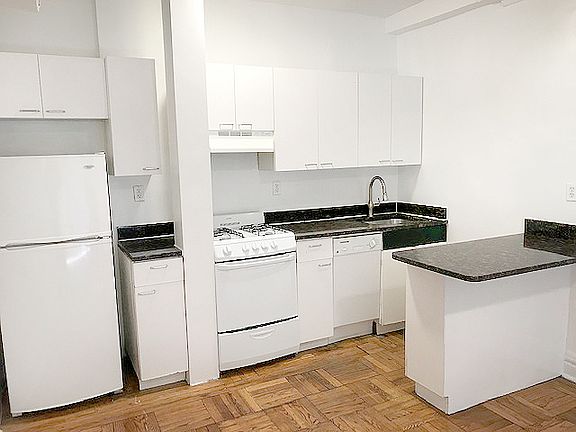 3rd image of 72 Barrow St APT 1P