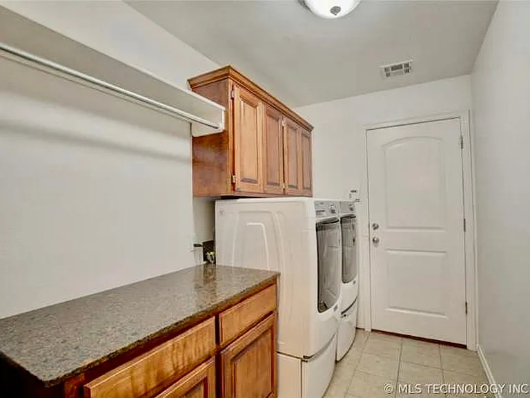 7324 E Knoxville St — Photo 10