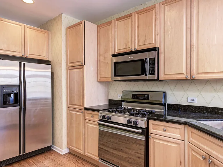 3748 N Clifton Ave — Photo 9