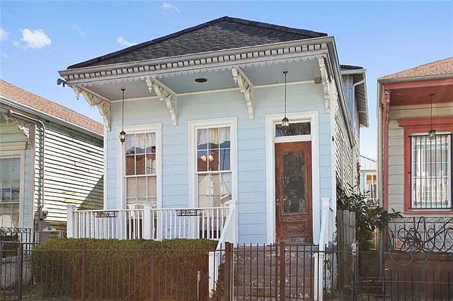 1st image of 2408 Annunciation St