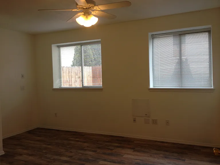 2140 SW 35th Pl #1 — Photo 5