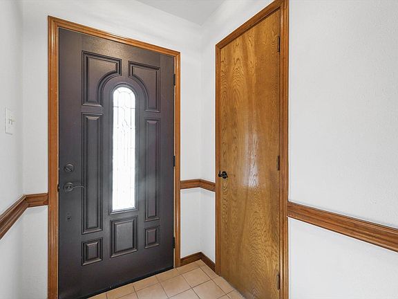 3rd image of 1011 N Fannin St
