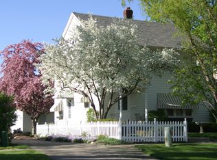 315 E 3rd St, Chaska, MN 55318