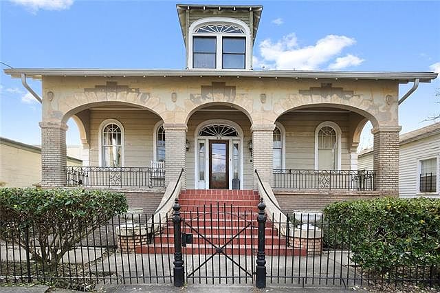 1st image of 912 Constantinople St