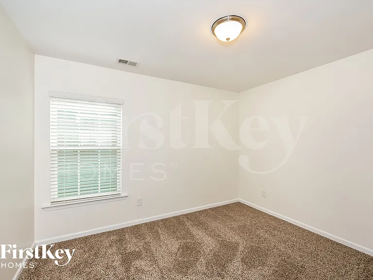 736 Redbud Ln — Photo 14