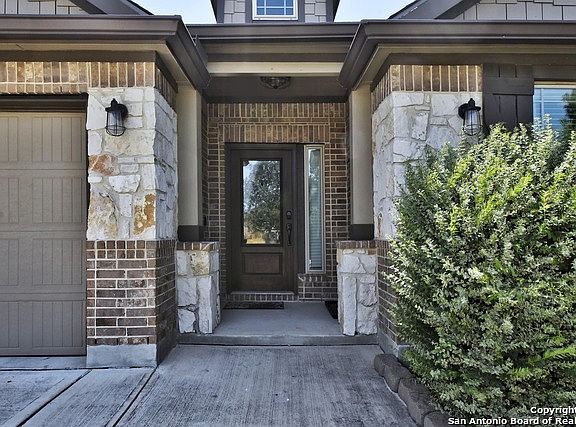 3rd image of 703 Decathlon St