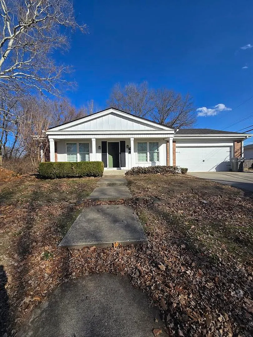 Spacious Two Bedroom Home Located IN Speedway, IN! — Photo 1