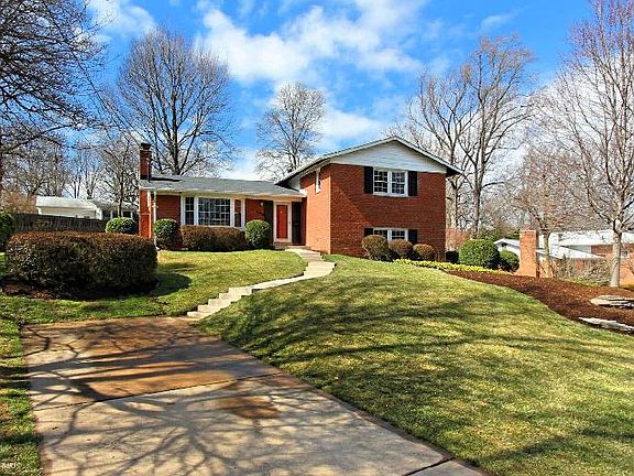 3rd image of 3702 Sprucedale Dr