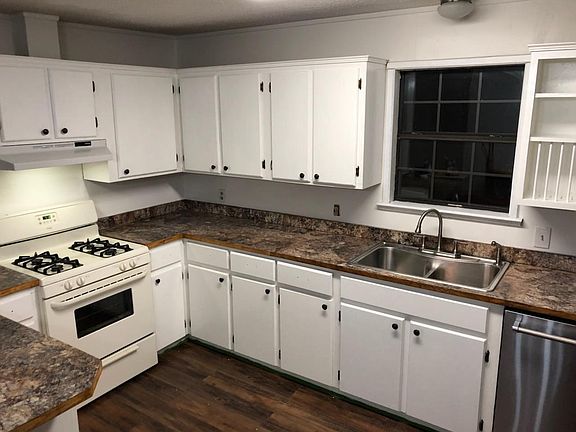 4th image of 115 E Avenue G