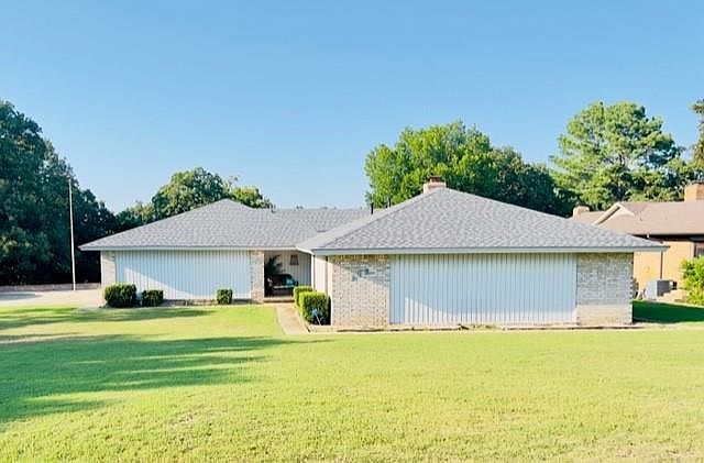 1st image of 608 Twin Lakes Dr