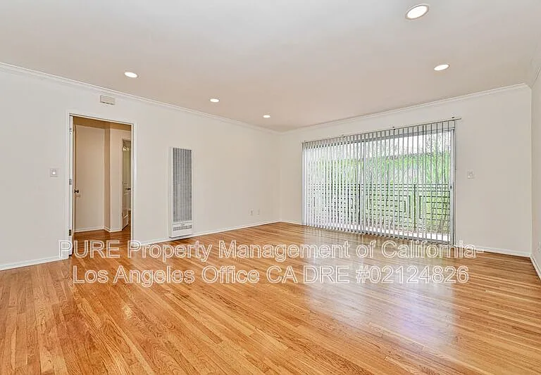 1527 Harvard St #7 — Photo 1