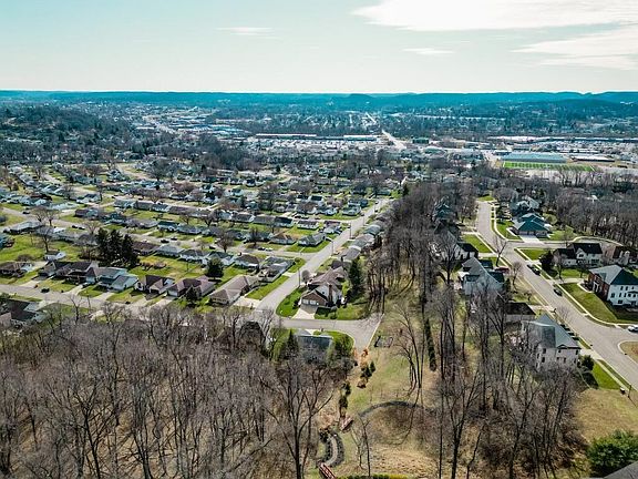 4th image of 1885 Queen Elizabeth Dr
