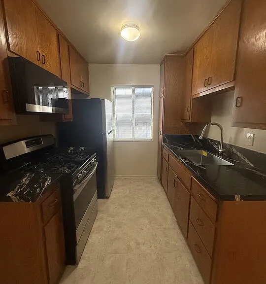 1166 Amherst Ave #6 — Photo 1