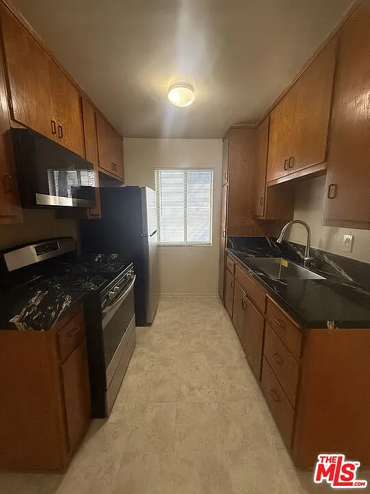 1166 Amherst Ave #6
