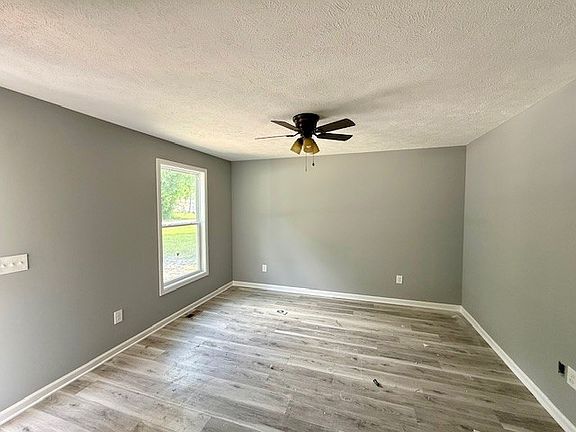 3rd image of 604 Decherd St E