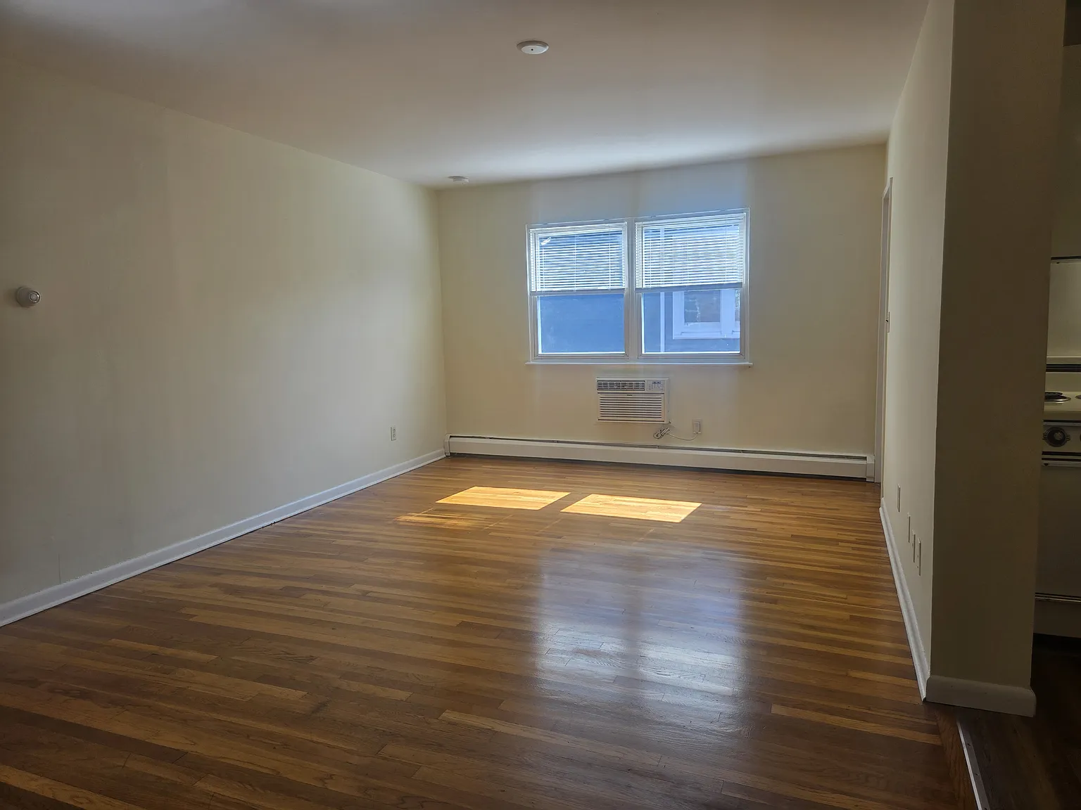Studio, 387 sqft, $1,750 — Photo 4