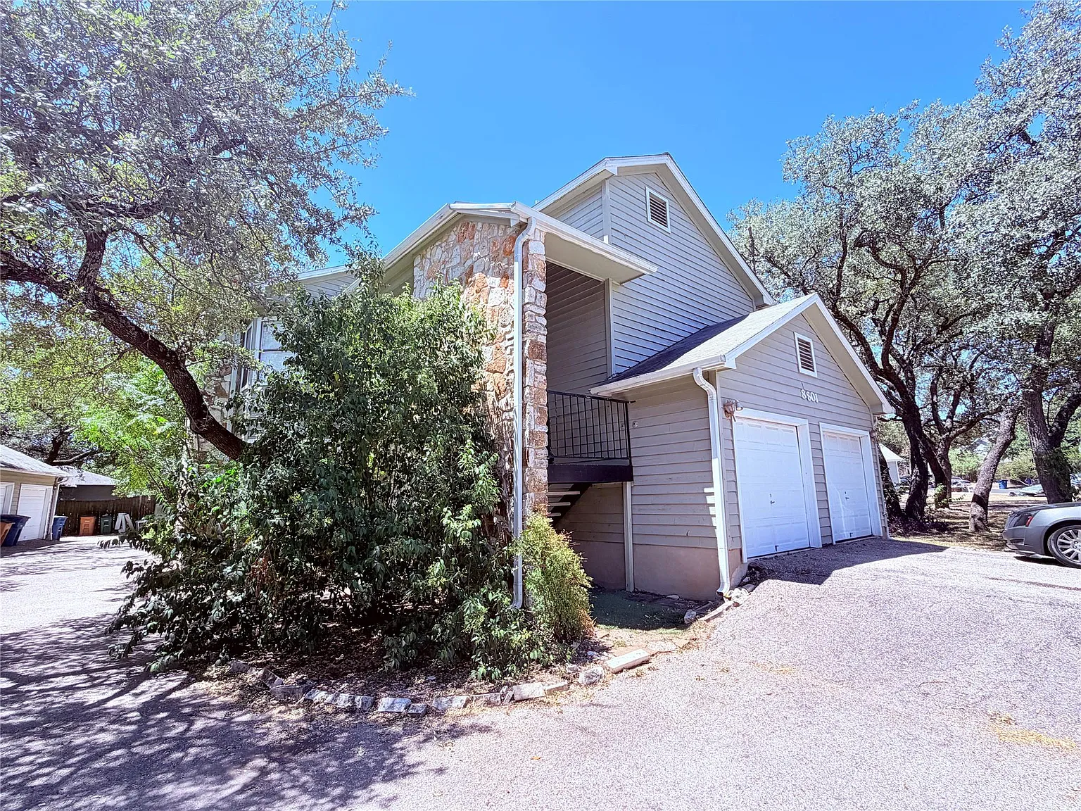 2 bed, 2.0 bath, 3216 sqft, $1,150 — Photo 2