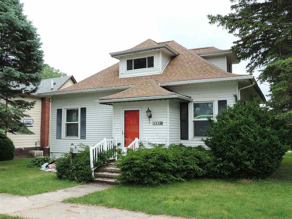 1st image of 422 3rd Ave NW