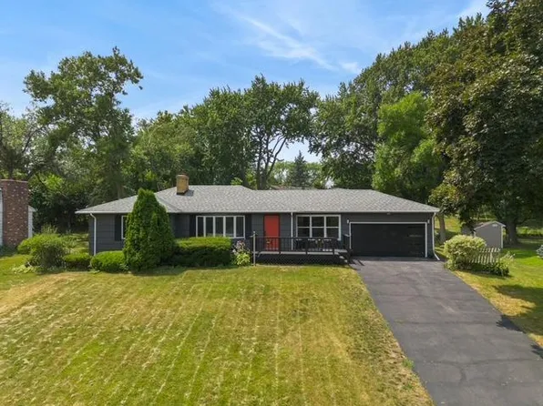 3662 Robin Ln, Minnetonka, MN 55305