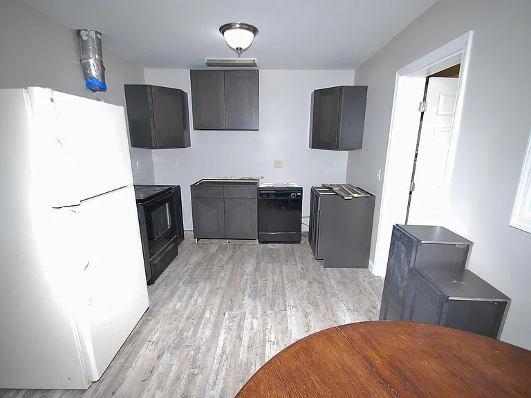1710 Drake Ave — Photo 6