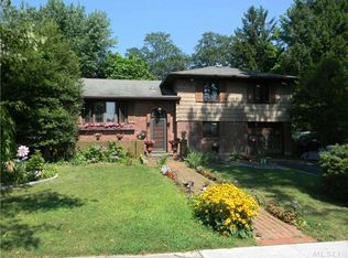 11 Floyd Ln, Commack, NY 11725