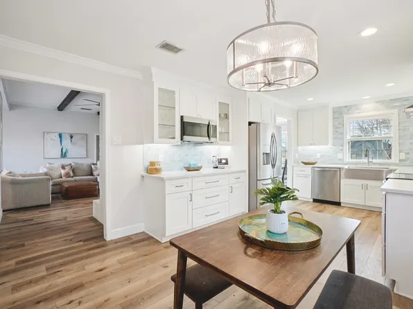 1719 Mayflower Dr, Carrollton, TX 75007