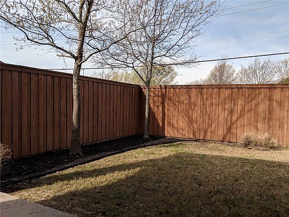 4th image of 5925 Westmont Dr