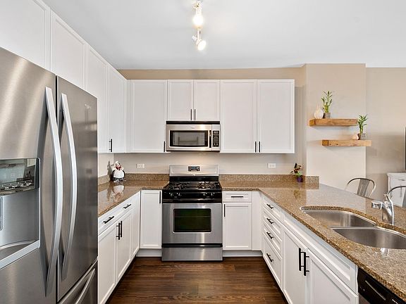 5th image of 451 W Huron St Unit 1004