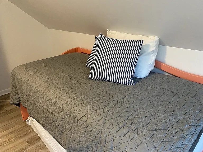 Upstairs Bedroom 2