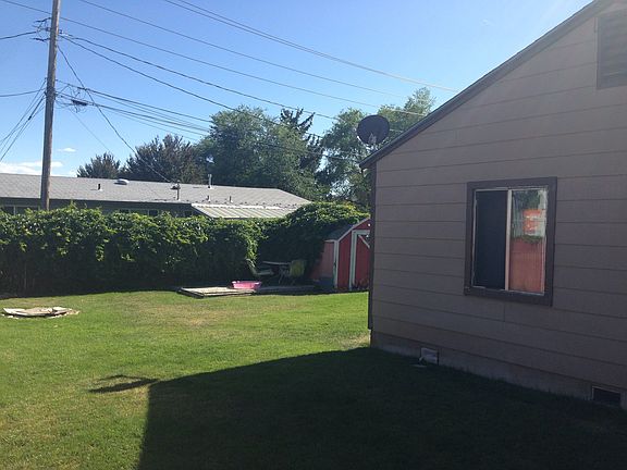 Side yard, plus fire pit 