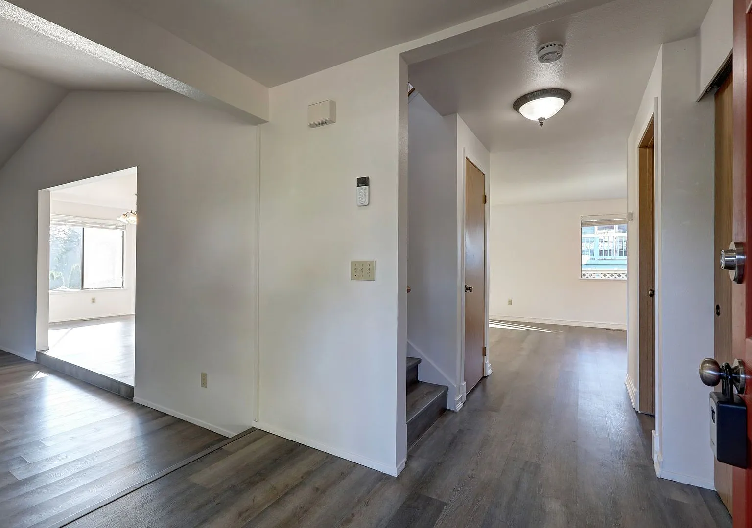 Spacious 3 Bed 2.2 Bath Home in Fantastic Federal Way Location! — Photo 3