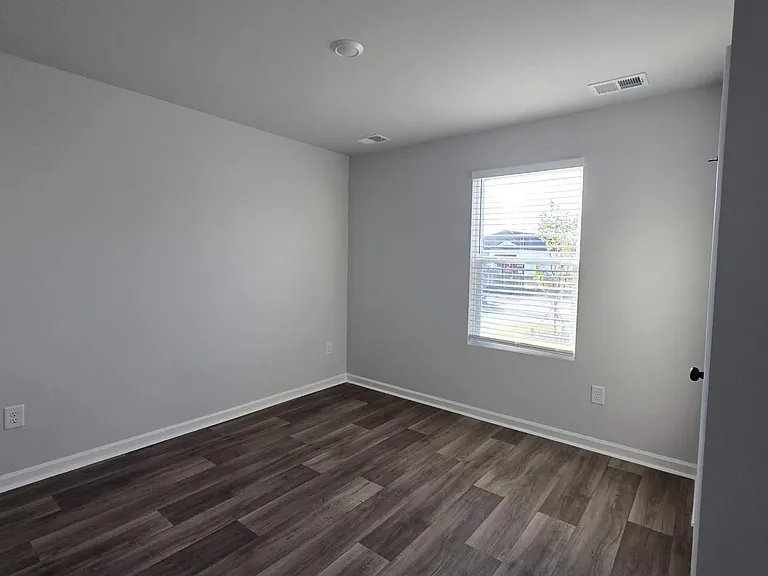 598 Cambria Dr — Photo 12