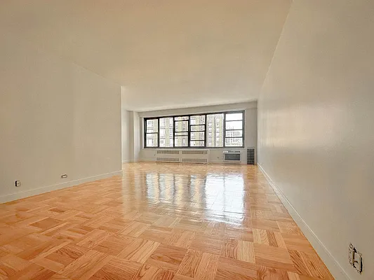 Rented by Manhattan Realty Group | media 10