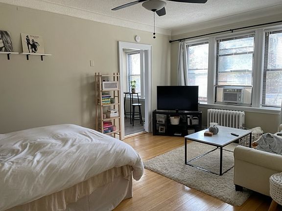 3rd image of 145 Englewood Ave APT 21