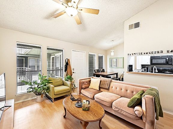 4th image of 2706 Salado St APT 305