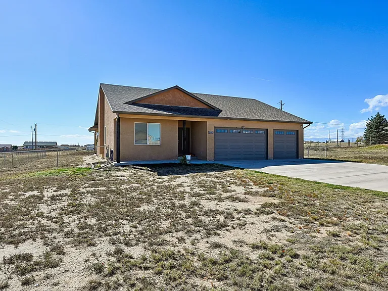 1140 E Dove Creek Dr — Photo 1