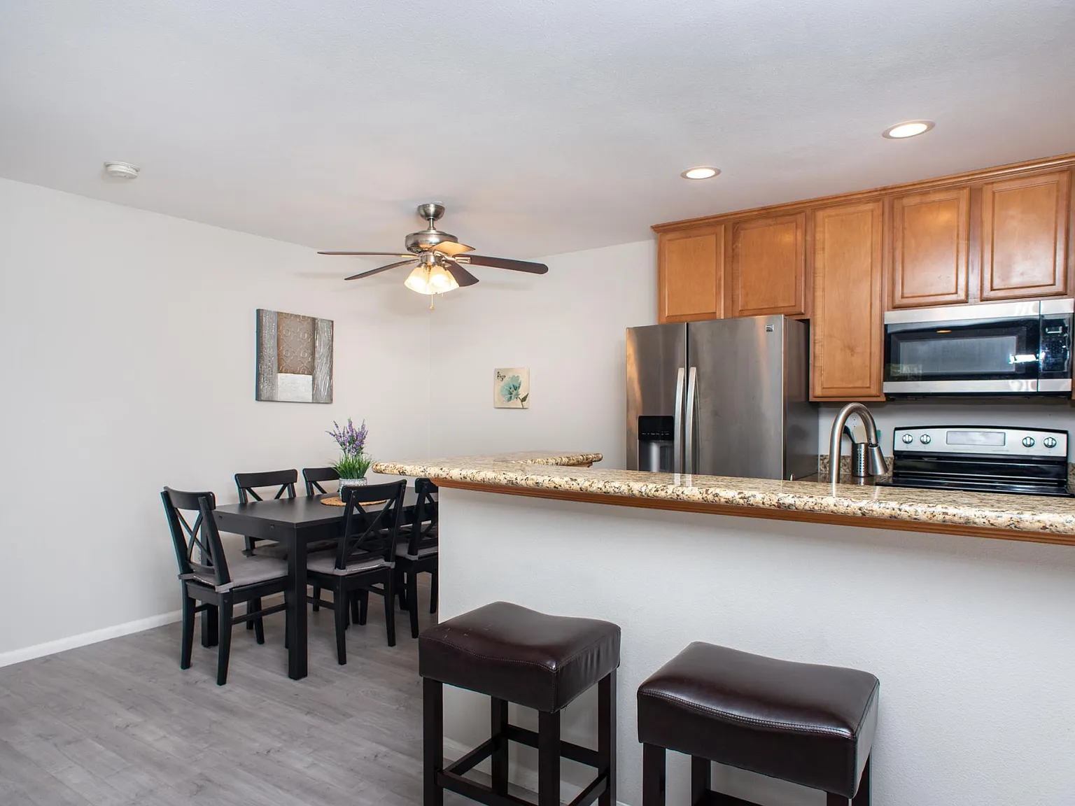 3454 Castle Glen Dr — Photo 2