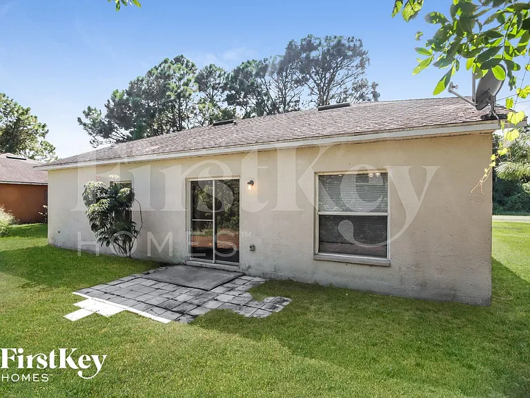 1155 Schumann Dr — Photo 14