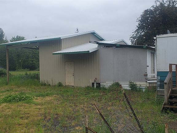 146 Damron Rd. Shop and open garage or hay storage.>