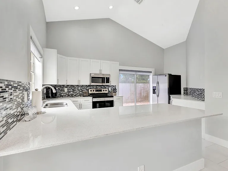 7 Wyndham Ln — Photo 17
