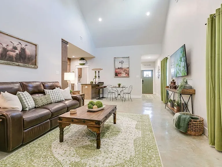 2303 W Beauregard Ave #A — Photo 8