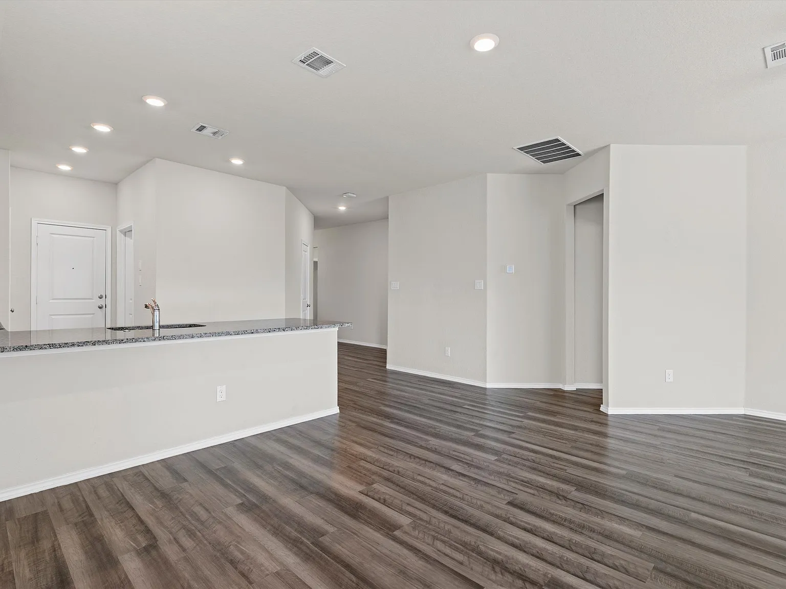 3 bed, 1458 sqft, $1,645 — Photo 3